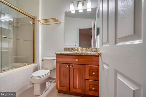 Bath - 810 S Charles St, Baltimore, MD 21230 photo 2 of 7