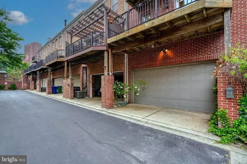 Exterior - 810 S Charles St, Baltimore, MD 21230 photo 4 of 5