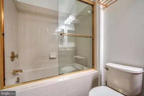 Bath - 810 S Charles St, Baltimore, MD 21230 photo 3 of 7