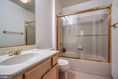 Bath - 810 S Charles St, Baltimore, MD 21230 photo 6 of 7