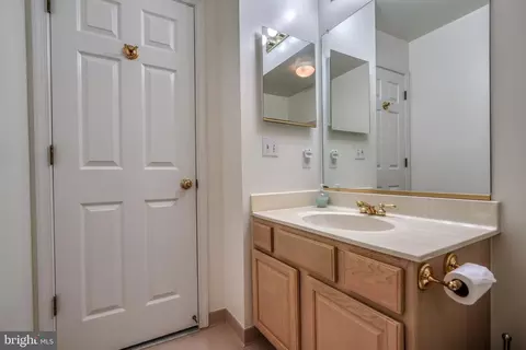 Bath - 810 S Charles St, Baltimore, MD 21230 photo 7 of 7