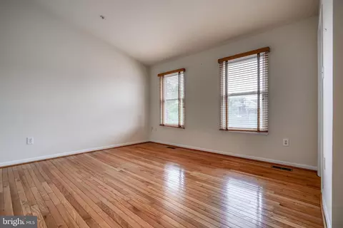 Living - 810 S Charles St, Baltimore, MD 21230 photo 6 of 6