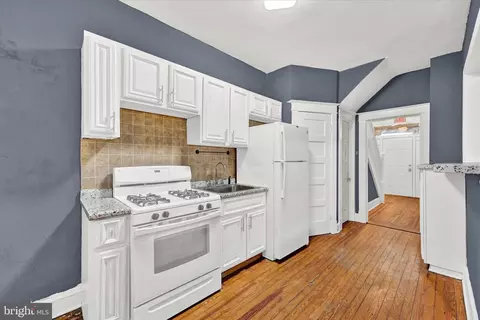 Entry Way - 3103 Mareco Ave, Baltimore, MD 21213 photo 4 of 6
