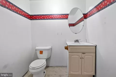 Bath - 3010 Chesterfield Ave, Baltimore, MD 21213 photo 2 of 2