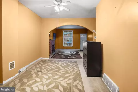 Entry Way - 3010 Chesterfield Ave, Baltimore, MD 21213 photo 1 of 4