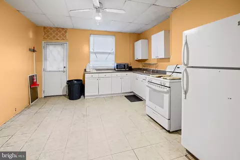 Entry Way - 3010 Chesterfield Ave, Baltimore, MD 21213 photo 3 of 4