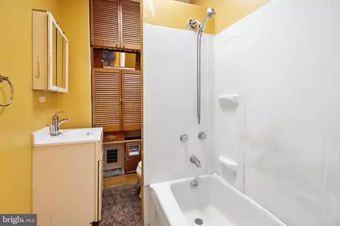 Bath - 3010 Chesterfield Ave, Baltimore, MD 21213 photo 1 of 2