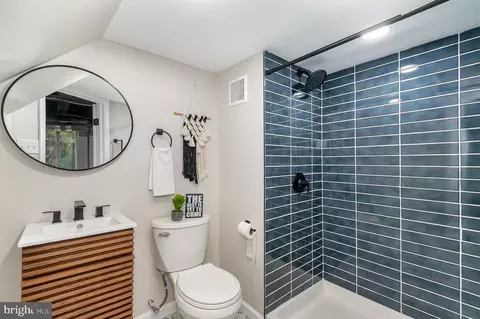 Bath - 519 Collins Ave, Baltimore, MD 21229 photo 2 of 2