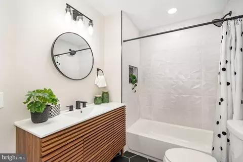 Bath - 519 Collins Ave, Baltimore, MD 21229 photo 1 of 2