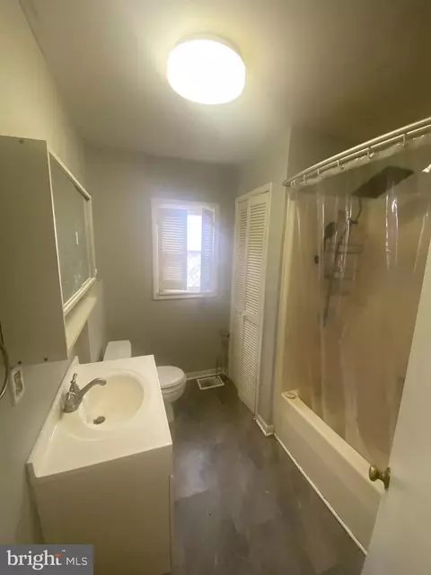 Bath - 2709 White Ave, Baltimore, MD 21214 photo 2 of 2