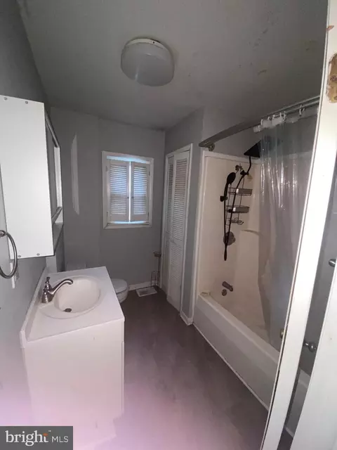 Bath - 2709 White Ave, Baltimore, MD 21214 photo 1 of 2