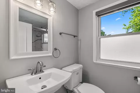Bath - 4812 Melbourne Rd, Baltimore, MD 21229 photo 1 of 1