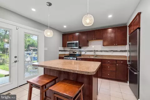 Kitchen - 4812 Melbourne Rd, Baltimore, MD 21229 photo 2 of 4