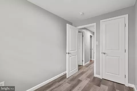 Entry Way - 4812 Melbourne Rd, Baltimore, MD 21229 photo 3 of 4