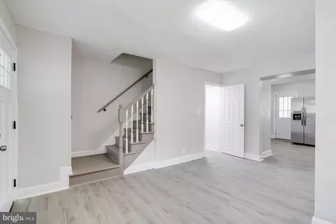 Entry Way - 3915 Rokeby Rd, Baltimore, MD 21229 photo 2 of 7