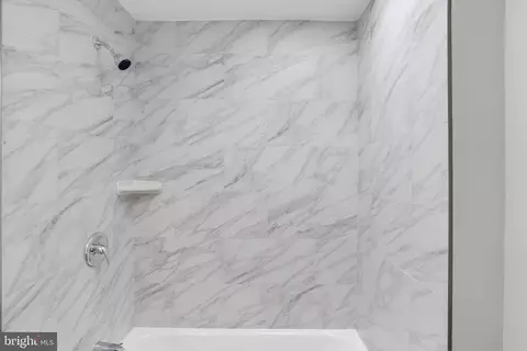 Bath - 3915 Rokeby Rd, Baltimore, MD 21229 photo 3 of 5