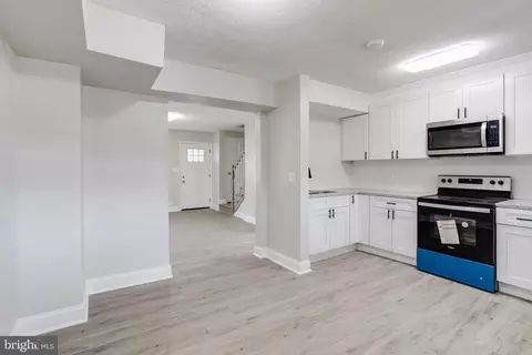 Entry Way - 3915 Rokeby Rd, Baltimore, MD 21229 photo 4 of 7