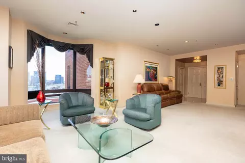 Living - 10 E Lee St #1009, Baltimore, MD 21202 photo 7 of 8