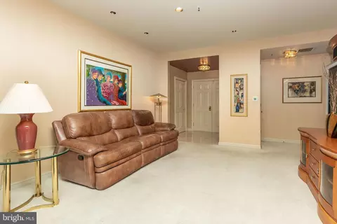 Living - 10 E Lee St #1009, Baltimore, MD 21202 photo 1 of 8