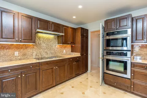 Kitchen - 10 E Lee St #1009, Baltimore, MD 21202 photo 3 of 4