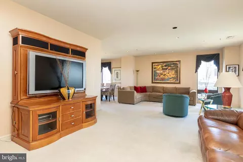 Living - 10 E Lee St #1009, Baltimore, MD 21202 photo 3 of 8