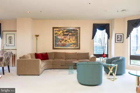 Living - 10 E Lee St #1009, Baltimore, MD 21202 photo 5 of 8