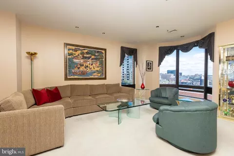 Living - 10 E Lee St #1009, Baltimore, MD 21202 photo 4 of 8