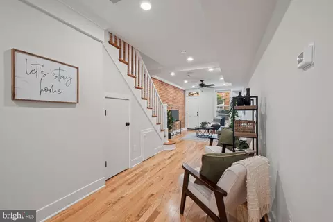 Entry Way - 2810 Odonnell St, Baltimore, MD 21224 photo 4 of 6