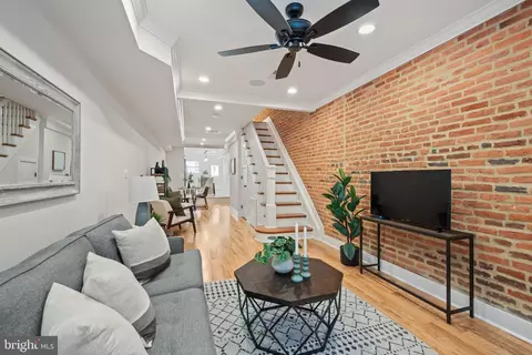 Entry Way - 2810 Odonnell St, Baltimore, MD 21224 photo 2 of 6