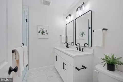 Bath - 2810 Odonnell St, Baltimore, MD 21224 photo 2 of 3