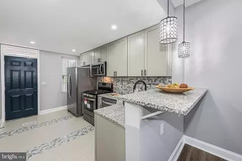 Entry Way - 1639 N Wolfe St, Baltimore, MD 21213 photo 5 of 7