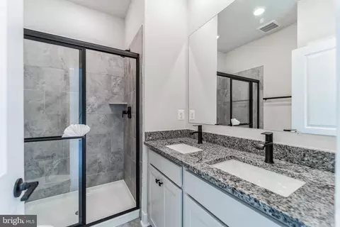 Entry Way - 4207 Laplata Ave, Baltimore, MD 21211 photo 4 of 5