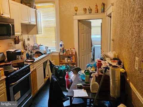 Entry Way - 3923 Bonner Rd, Baltimore, MD 21216 photo 1 of 3