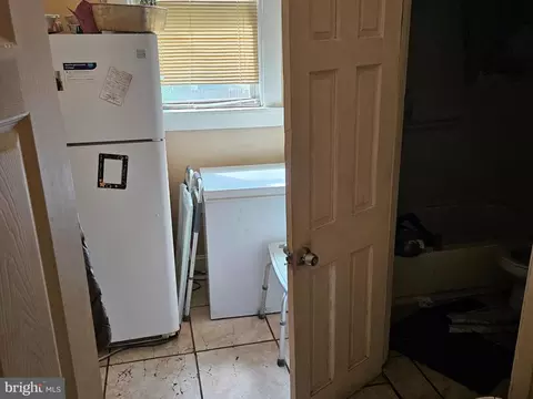 Entry Way - 3923 Bonner Rd, Baltimore, MD 21216 photo 2 of 3