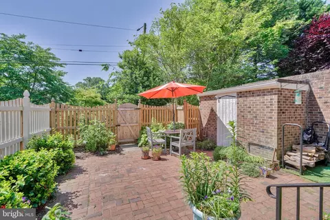 Exterior - 129 Fireside Cir, Baltimore, MD 21212 photo 4 of 8