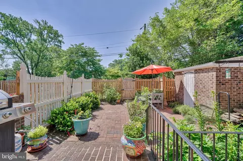Exterior - 129 Fireside Cir, Baltimore, MD 21212 photo 5 of 8