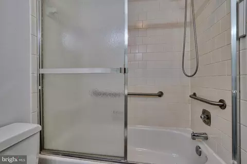 Bath - 129 Fireside Cir, Baltimore, MD 21212 photo 7 of 8