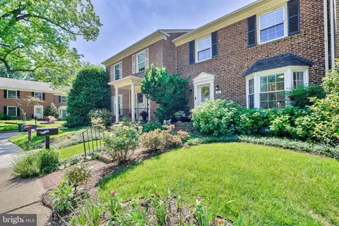 Exterior - 129 Fireside Cir, Baltimore, MD 21212 photo 2 of 8
