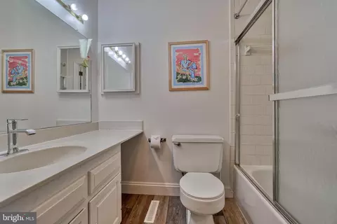 Bath - 129 Fireside Cir, Baltimore, MD 21212 photo 6 of 8