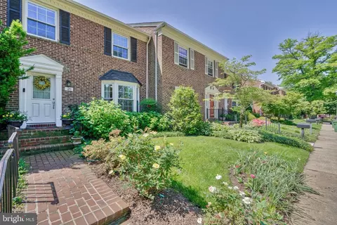 Exterior - 129 Fireside Cir, Baltimore, MD 21212 photo 1 of 8