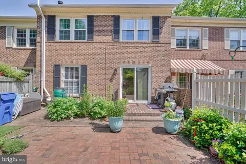 Exterior - 129 Fireside Cir, Baltimore, MD 21212 photo 7 of 8