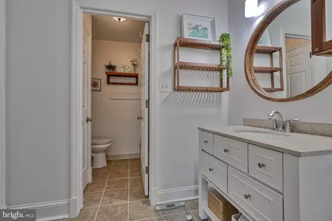 Bath - 129 Fireside Cir, Baltimore, MD 21212 photo 2 of 8