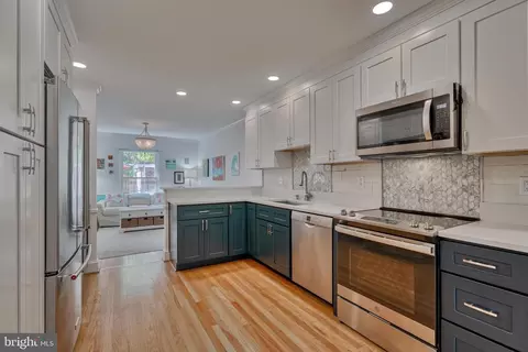 Kitchen - 129 Fireside Cir, Baltimore, MD 21212 photo 7 of 8