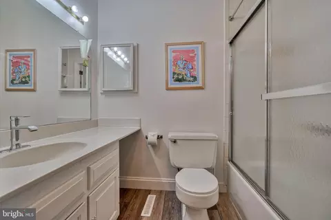 Bath - 129 Fireside Cir, Baltimore, MD 21212 photo 5 of 8