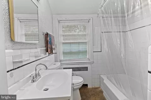 Bath - 1226 Northview Rd, Baltimore, MD 21218 photo 1 of 2