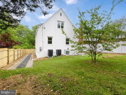 Exterior - 2503 E Strathmore Ave, Baltimore, MD 21214 photo 4 of 6