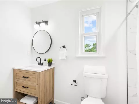 Bath - 2503 E Strathmore Ave, Baltimore, MD 21214 photo 3 of 5