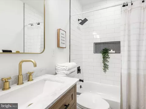 Bath - 2503 E Strathmore Ave, Baltimore, MD 21214 photo 2 of 5
