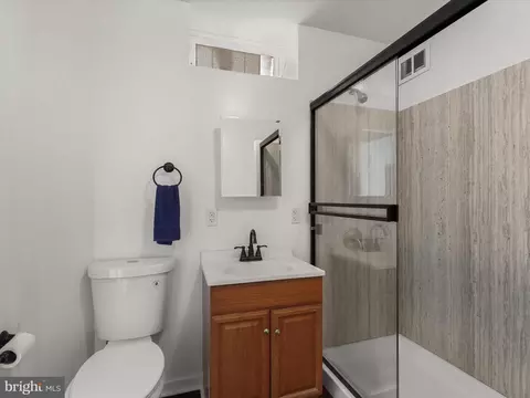 Bath - 3339 Windsor Ave, Baltimore, MD 21216 photo 2 of 5