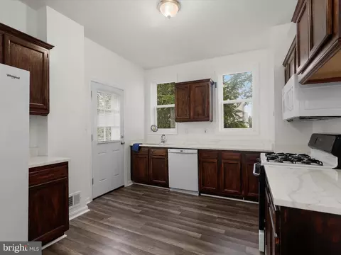 Entry Way - 3339 Windsor Ave, Baltimore, MD 21216 photo 4 of 5